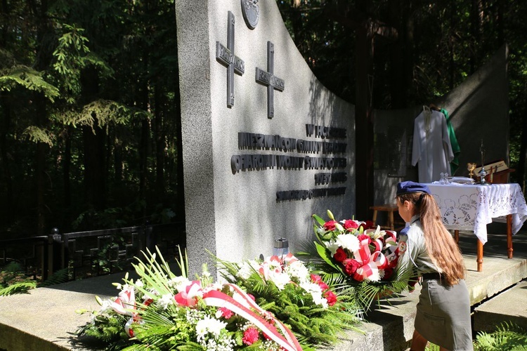 Pamiętali o zamordownych w Borze Kunowskim 