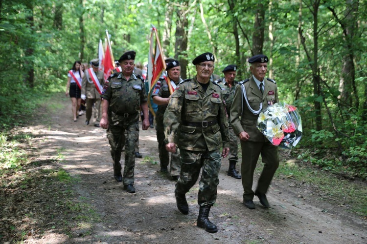 Pamiętali o zamordownych w Borze Kunowskim 