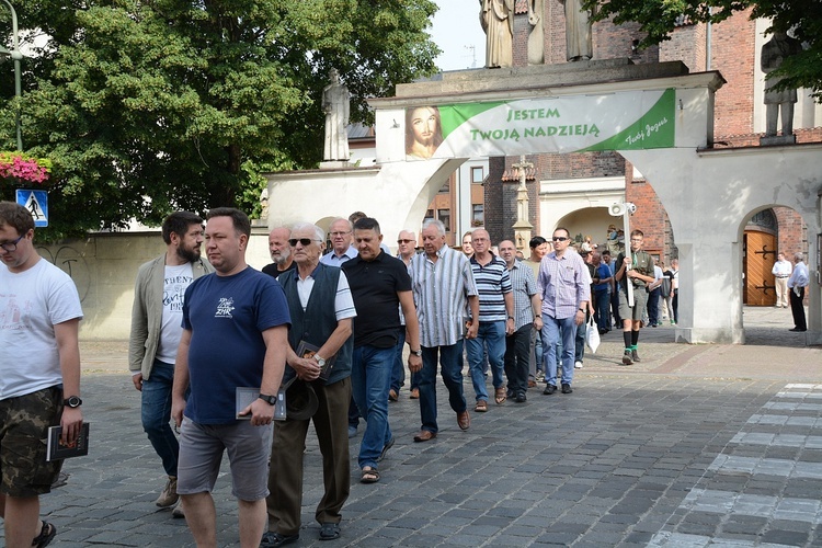 Męski Różaniec w Opolu