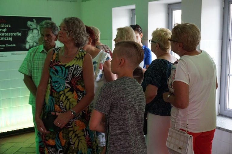 Wystawa "Dla Ciebie zginął policjant, dla mnie tata" w Wałbrzychu