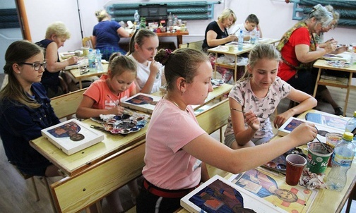 Wszystkie pokolenia przy pracy w Żywcu-Moszczanicy.