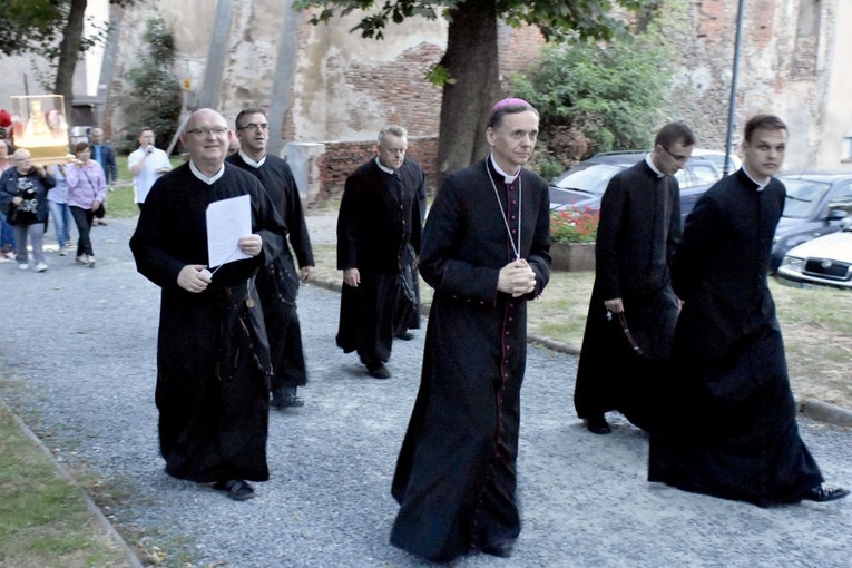 Odpust w sanktuarium Strażniczki Wiary Świętej w Bardzie Śląskim