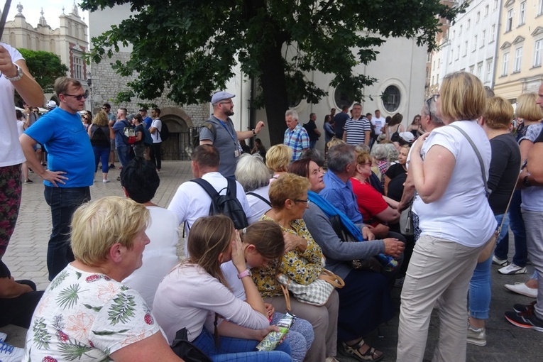 Chwila odpoczynku na Rynku Głównym w Krakowie.