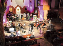 ►	Elbląska Orkiestra Kameralna w katedrze pw. św. Mikołaja zagrała w sobotę 7 lipca. Festiwal trwał trzy dni.