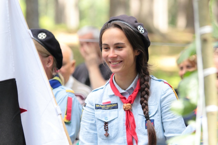 Harcerki w olszyńskim lesie