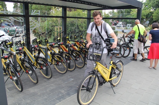 Rybnik. Prezentacja rowerowych centrów przesiadkowych