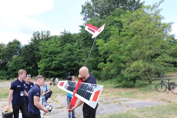 Pierwszy lot elektroszybowca solarnego "Franek"