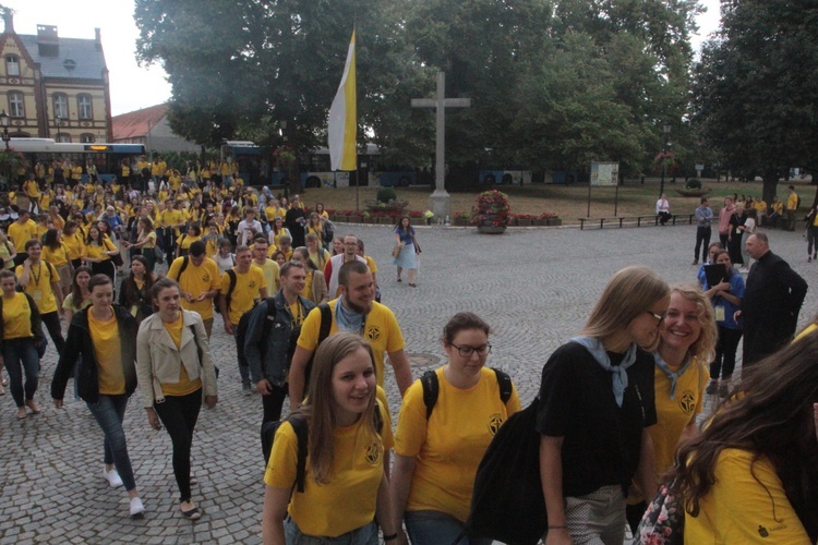 Stypendyści u św. Jadwigi Śląskiej w Legnickim Polu