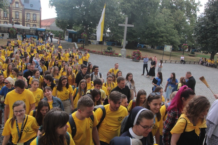 Stypendyści u św. Jadwigi Śląskiej w Legnickim Polu