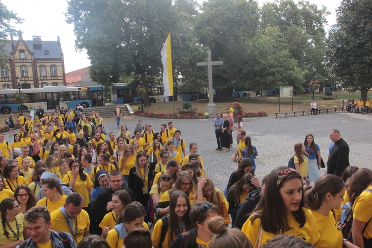 Stypendyści u św. Jadwigi Śląskiej w Legnickim Polu