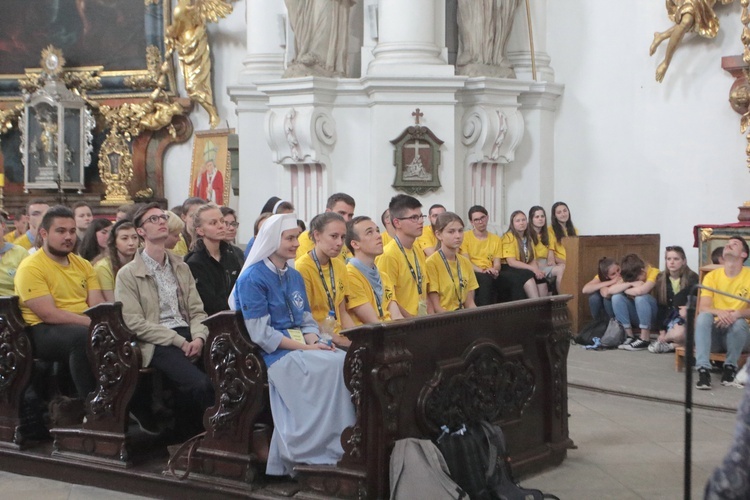 Stypendyści u św. Jadwigi Śląskiej w Legnickim Polu