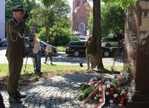 Złożeniem kwiatów pod pomnikiem Pamięci Ofiar Eksterminacji Ludności Polskiej na Wołyniu upamiętniono ofiary zbrodni wołyńskiej.