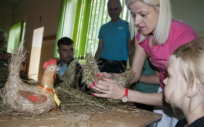 Żeby tradycja nie zginęła. Warsztaty wyplatania wieńców dożynkowych