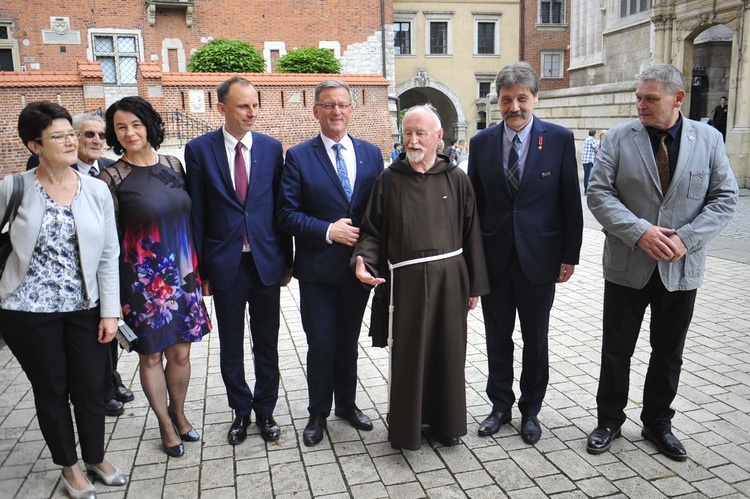 Wręczenie rodzinie Piotra Gizy przyznanego mu Krzyża Walecznych