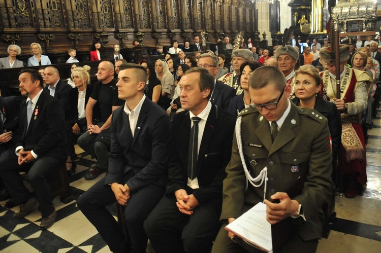 Wręczenie rodzinie Piotra Gizy przyznanego mu Krzyża Walecznych