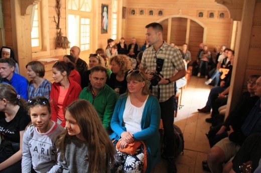 Poświęcenie tablicy ks. Krzysztofa Grzywocza w sanktuarium Królowej Tatr