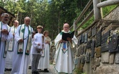 Poświęcenie tablicy ks. Krzysztofa Grzywocza w sanktuarium Królowej Tatr