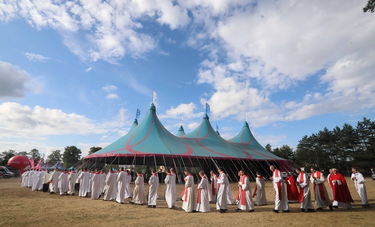 Festiwal Życia w Kokotku. Wielki ogień nad lasem.