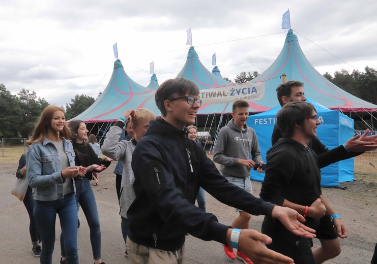 Festiwal Życia w Kokotku. Wielki ogień nad lasem.