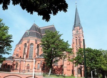 Głównym kościołem jest katedra pw. św. Jakuba.