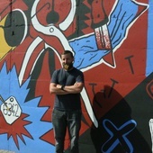 Marcin Czaja, autor muralu.