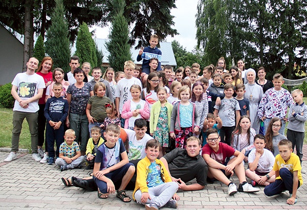 Dla dzieci odpoczywających w Dąbrowicy najważniejsze jest dobre towarzystwo.