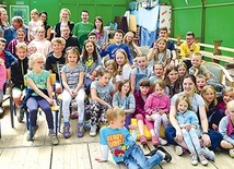 Na drugim turnusie uczestnicy przygotowują spektakl „Stworzenie świata”.