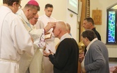 Bp Roman Pindel z chorymi w Polance Górnej - 2019