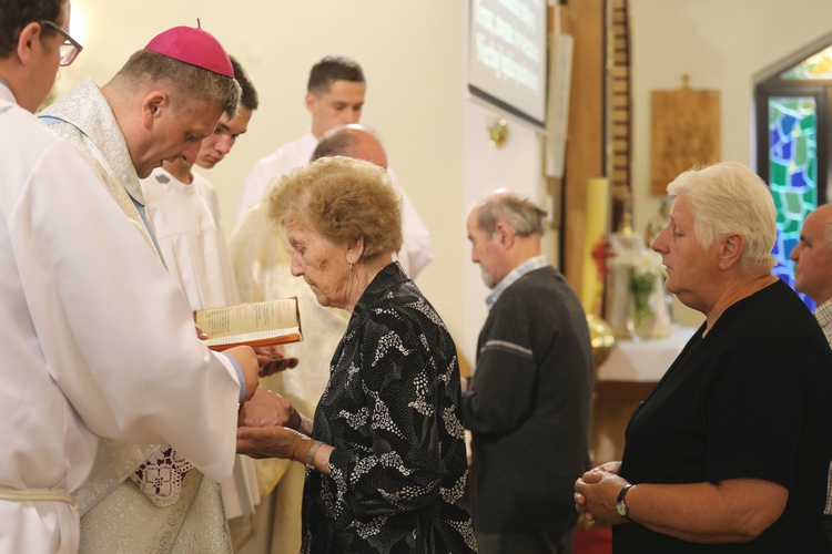 Bp Roman Pindel z chorymi w Polance Górnej - 2019