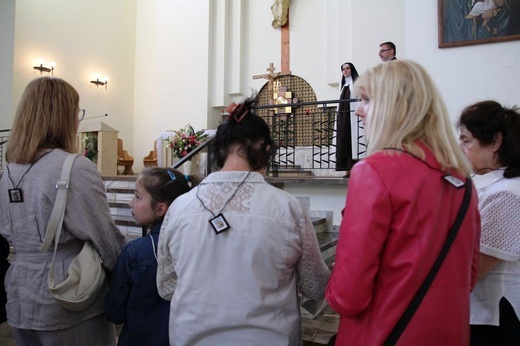 Z Matką Bożą Szkaplerzną u sióstr karmelitanek w Oświęcimiu