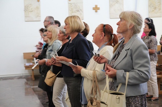 Z Matką Bożą Szkaplerzną u sióstr karmelitanek w Oświęcimiu