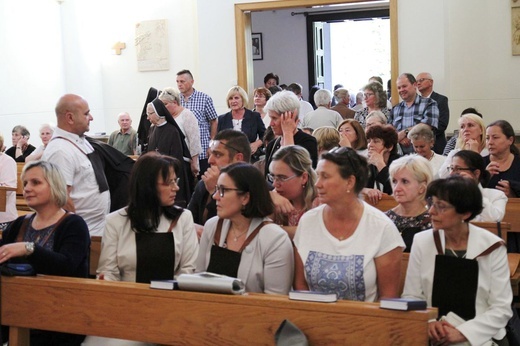 Z Matką Bożą Szkaplerzną u sióstr karmelitanek w Oświęcimiu