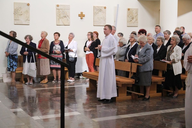 Z Matką Bożą Szkaplerzną u sióstr karmelitanek w Oświęcimiu