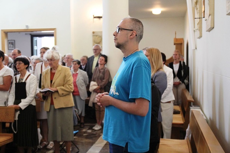 Z Matką Bożą Szkaplerzną u sióstr karmelitanek w Oświęcimiu