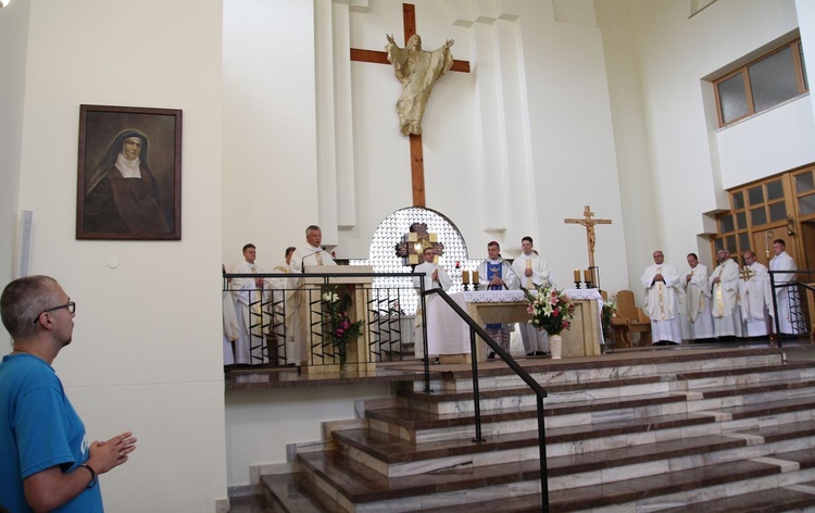 Z Matką Bożą Szkaplerzną u sióstr karmelitanek w Oświęcimiu