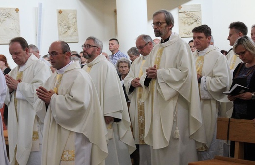 Z Matką Bożą Szkaplerzną u sióstr karmelitanek w Oświęcimiu