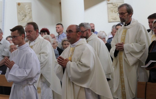 Z Matką Bożą Szkaplerzną u sióstr karmelitanek w Oświęcimiu