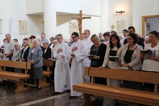 Z Matką Bożą Szkaplerzną u sióstr karmelitanek w Oświęcimiu