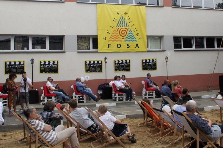 "Fosa pełna kultury" to też plaża, relaks, leżaki....