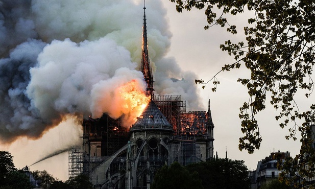 Przyjęto kontrowersyjny projekt nowelizacji prawa w związku z Notre Dame