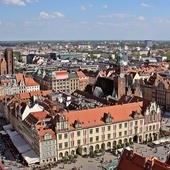 We Wrocławiu w ramach programów rewitalizacyjnych wyremontowano już centrum, zlikwidowano wysypiska śmieci, zrealizowano kilka inicjatyw związanych z zielenią oraz przygotowano wały na wypadek powodzi.