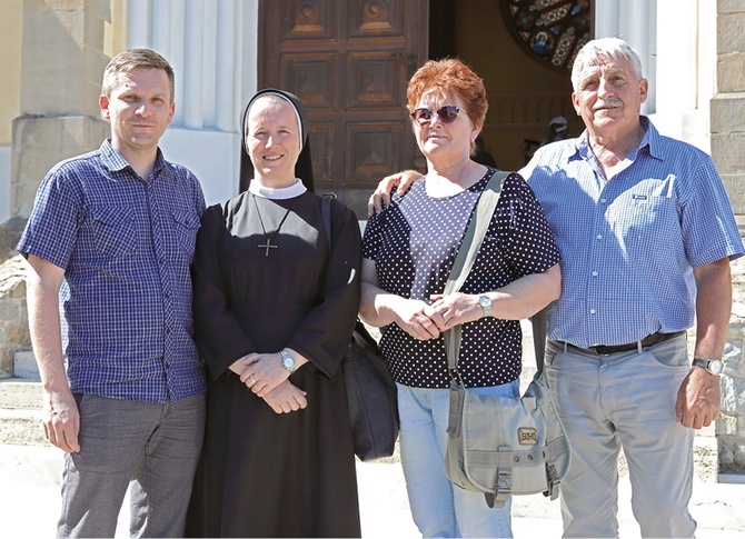 Siostra Kristiana Račiak zabrała na Mariańską Górę rodzinę Slávików.