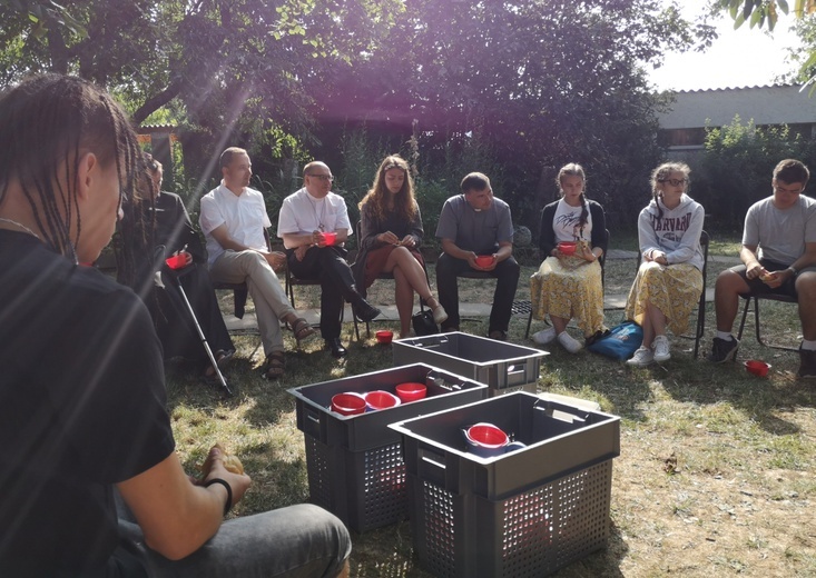 Bp Jacek Kiciński w Taizé: Bóg jest gościnny, naśladujmy Go