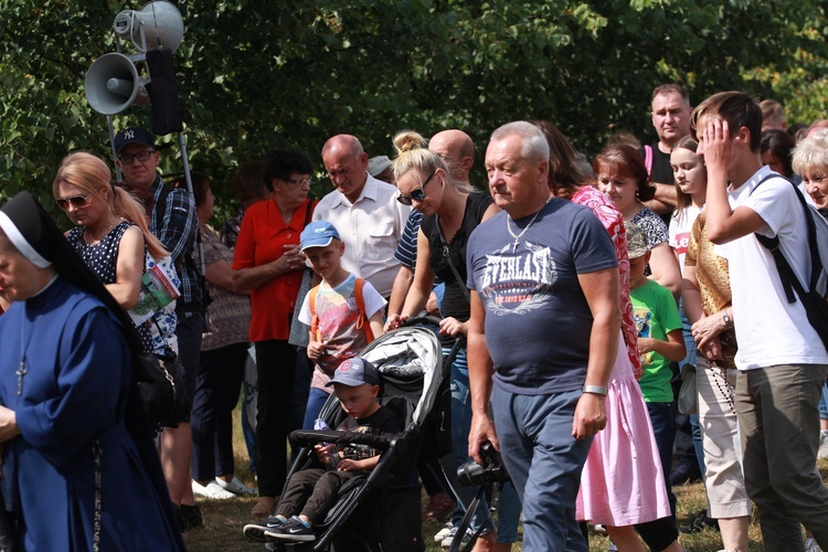 Droga Krzyżowa w Wał Rudzie