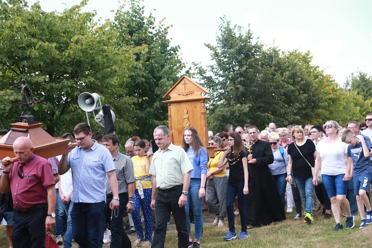 Droga Krzyżowa w Wał Rudzie