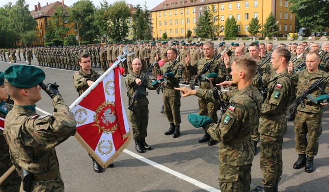 Wojsko Polskie ma nowych żołnierzy. Księża złożyli przysięgę wojskową