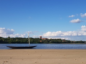 Czerwińsk widziany z drugiej strony Wisły.