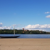 Czerwińsk widziany z drugiej strony Wisły.