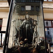 Matka Boża "Pogorzelska" na Pradze. Wyraz wiary czy profanacja?
