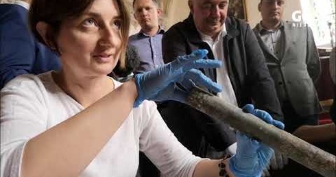 Otwarcie kapsuł czasu z wieży kościoła pw. Trójcy Świętej w Żórawinie.